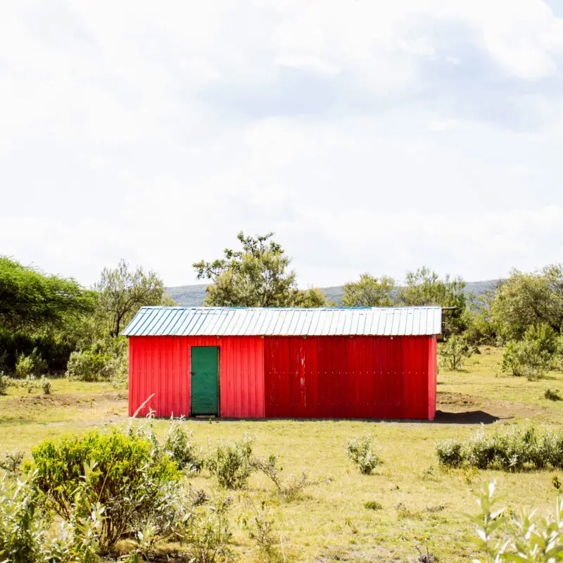 A red hut on the plain_Glroria